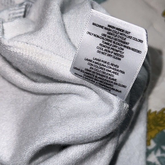 NWT 32 Degrees long sleeve soft button down shirt Gray White pockets Womens Sz S - Picture 10 of 10